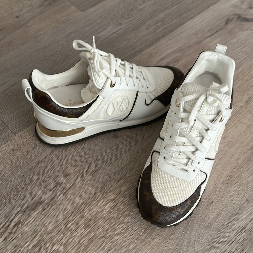 Louis Vuitton woman sneaker for sale!